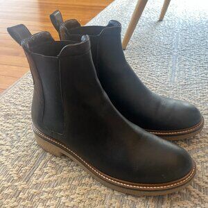 Everlane Chelsea Boots size 8, black